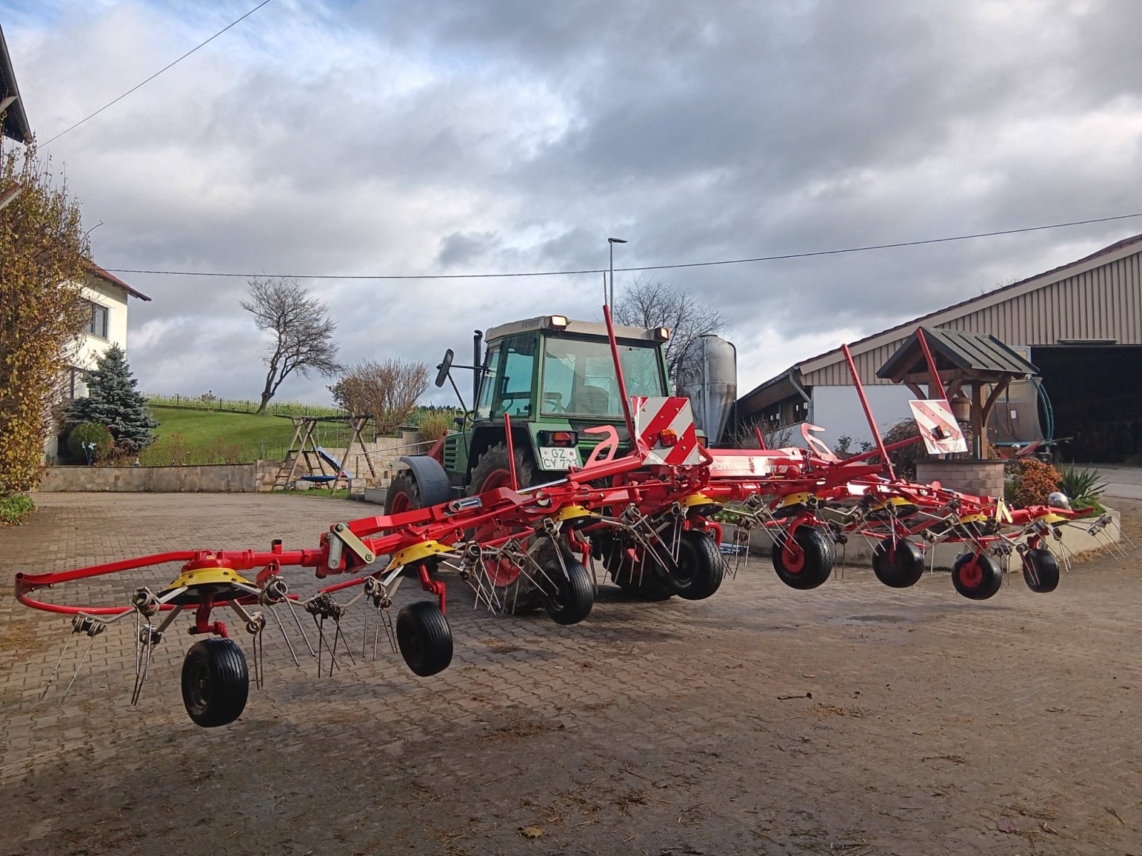 Kreiselheuer des Typs Pöttinger Hit 910, Gebrauchtmaschine in Deisenhausen (Bild 2)