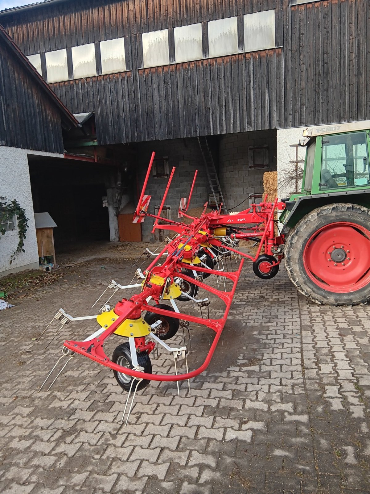 Kreiselheuer des Typs Pöttinger Hit 910, Gebrauchtmaschine in Deisenhausen (Bild 3)