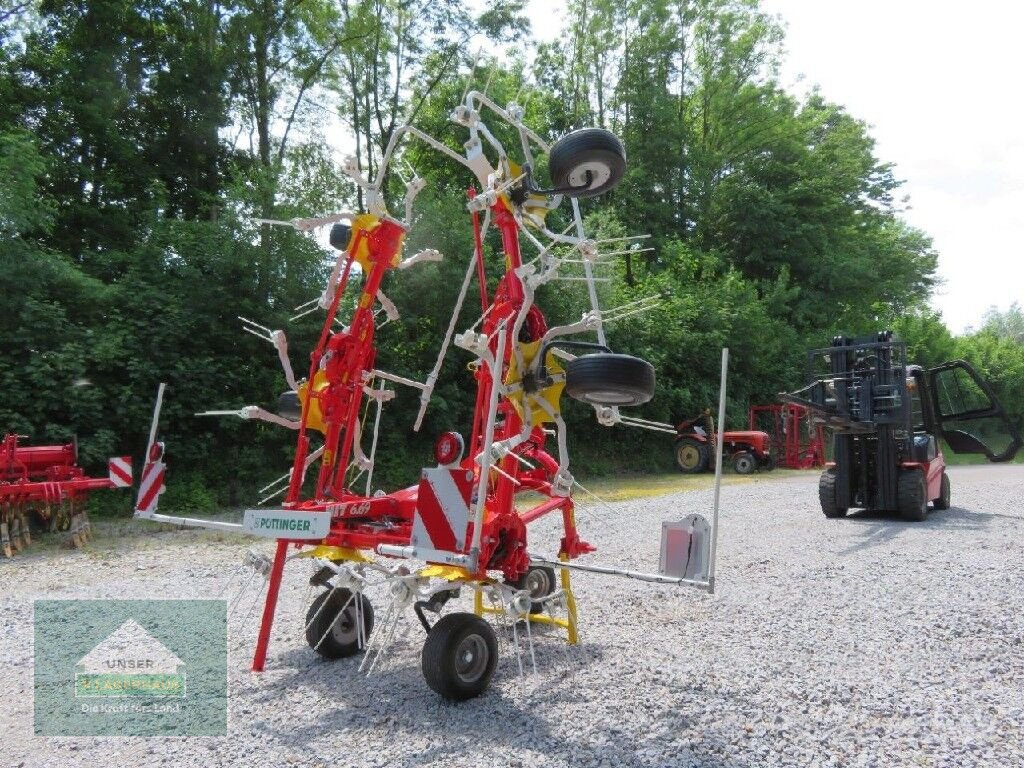 Kreiselheuer des Typs Pöttinger Hit.6.69, Neumaschine in Hofkirchen (Bild 15)