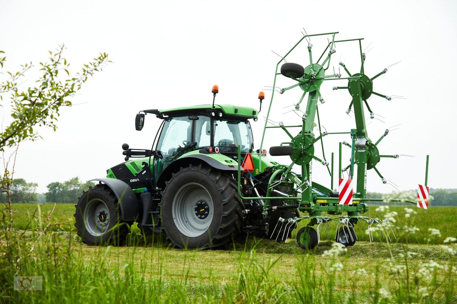 Kreiselheuer des Typs PRONAR PWP 770 6-Kreisel 7,70m Heuwender, Neumaschine in Tiefenbach (Bild 2)