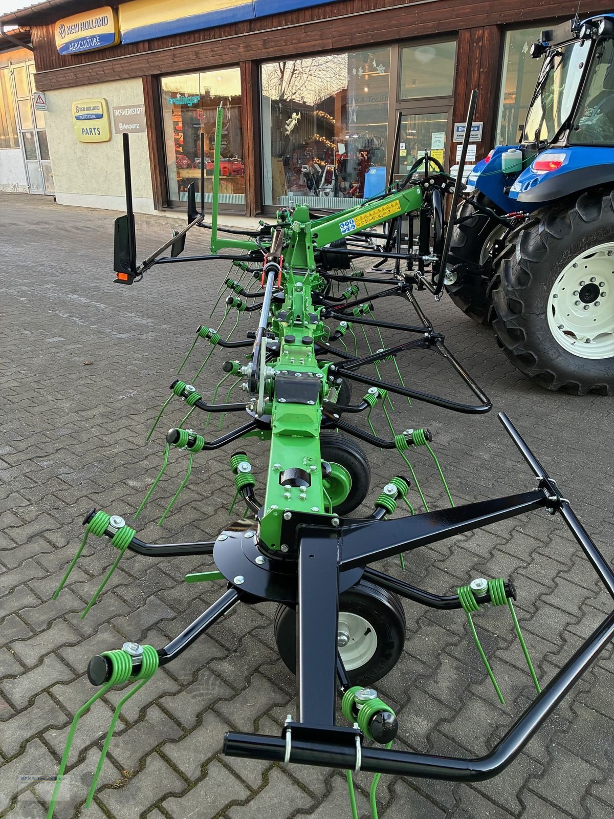 Kreiselheuer des Typs SaMASZ P8-890, Neumaschine in Obing (Bild 4)