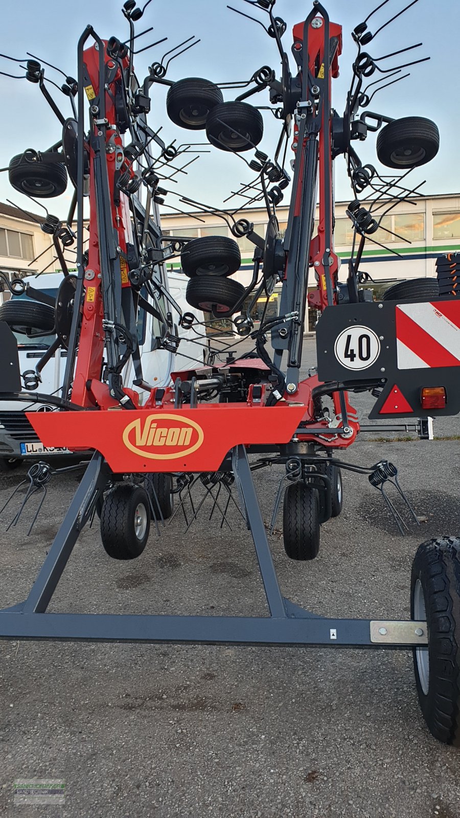 Kreiselheuer des Typs Vicon Fanex 1124 C ProLine -mit Fahrwerk und Stützrädern-, Neumaschine in Diessen (Bild 7)