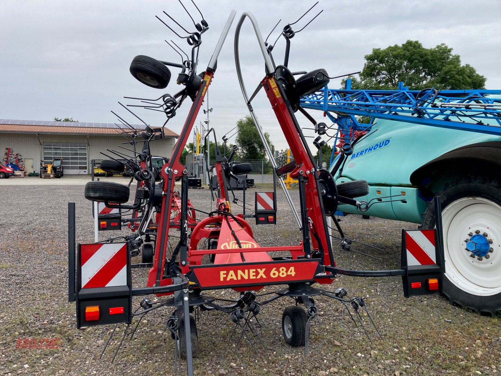 Kreiselheuer des Typs Vicon Fanex 684, Neumaschine in Elsteraue-Bornitz (Bild 1)