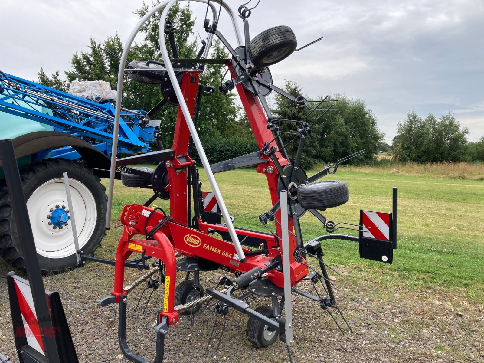 Kreiselheuer des Typs Vicon Fanex 684, Neumaschine in Elsteraue-Bornitz (Bild 2)