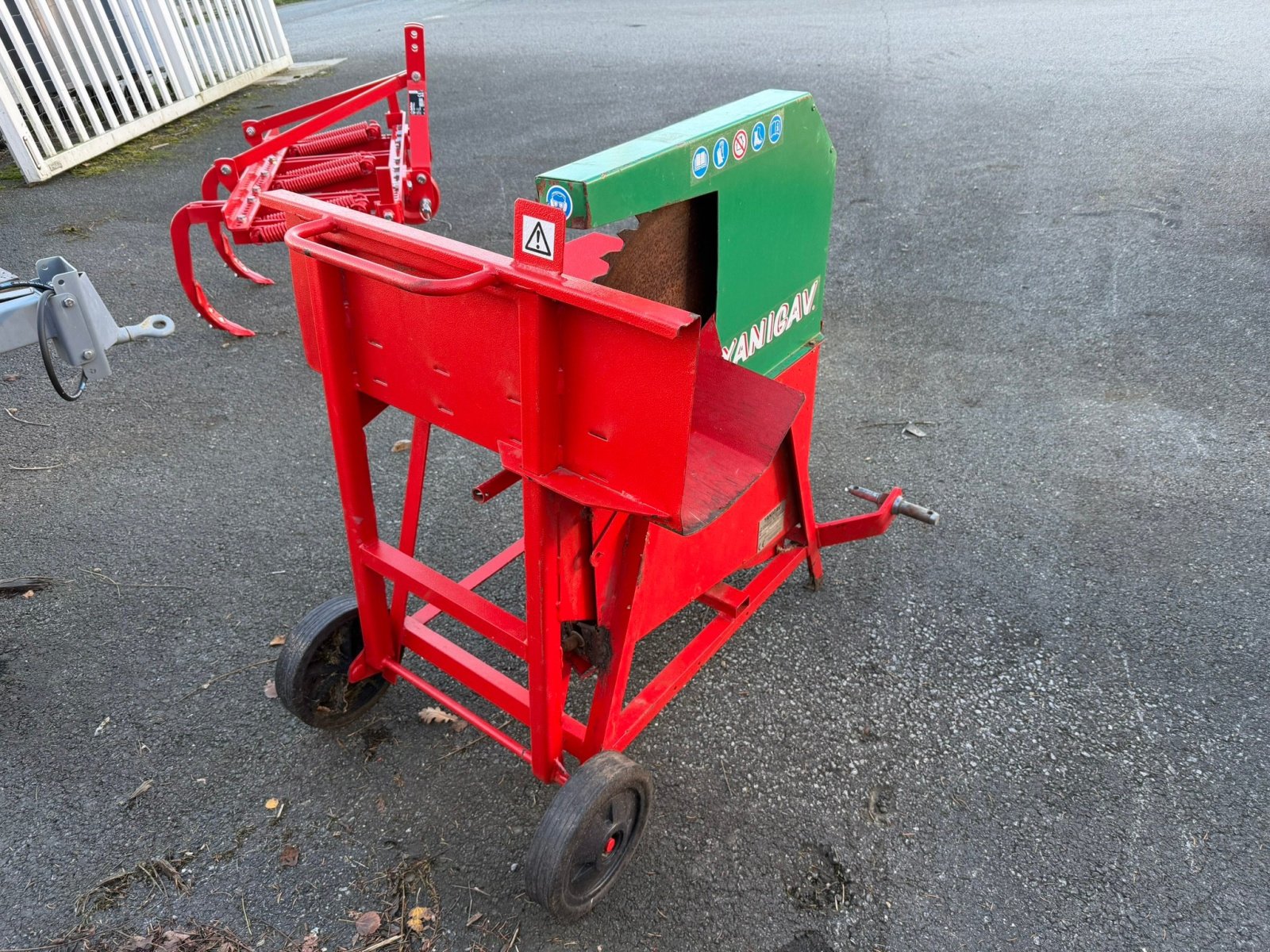 Kreissäge & Wippsäge du type Sonstige Scie circulaire SC700 Yanigav, Gebrauchtmaschine en LA SOUTERRAINE (Photo 5)