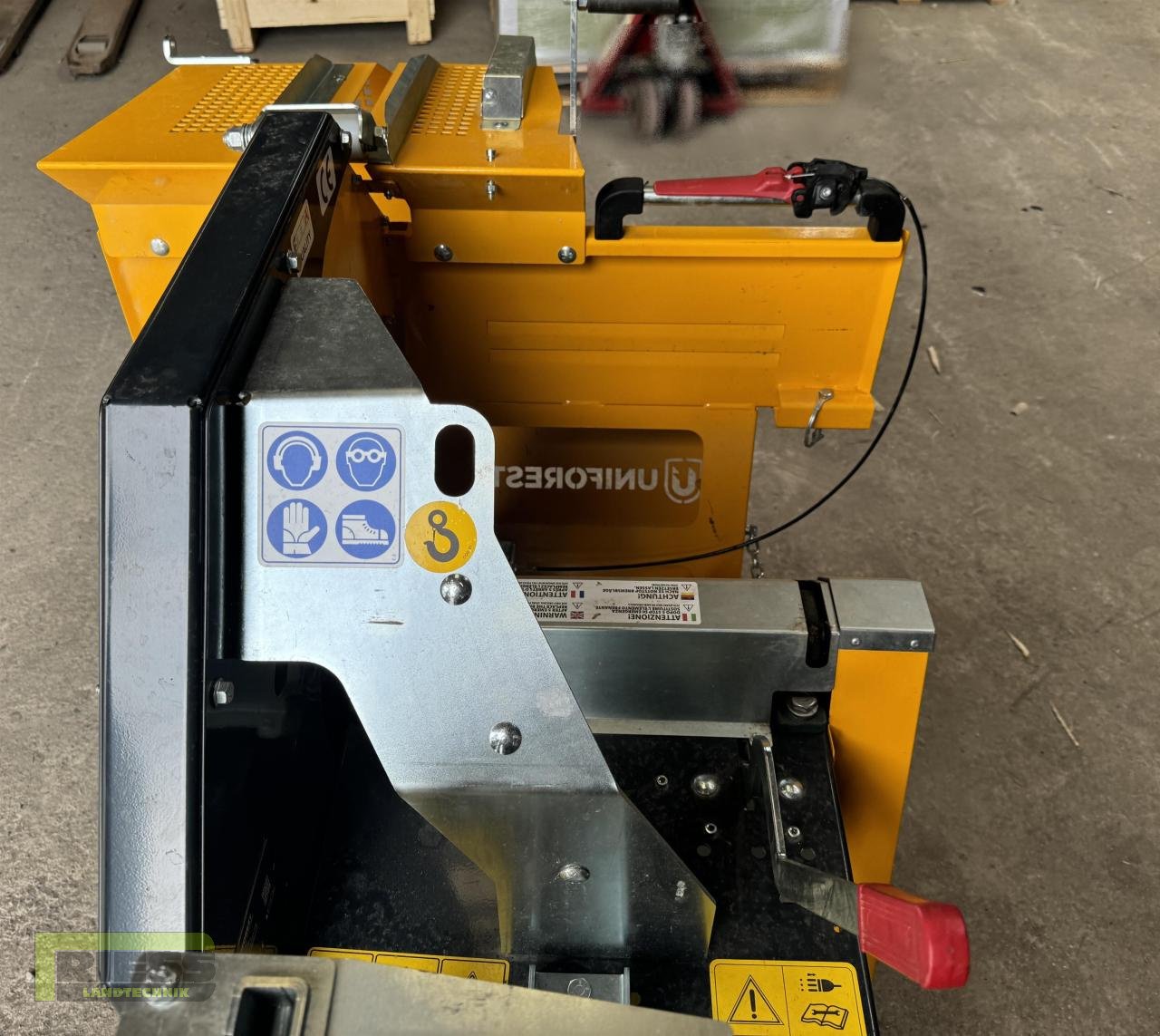 Kreissäge & Wippsäge Türe ait Sonstige UNIFOREST WKA 700 CD, Gebrauchtmaschine içinde Homberg/Ohm - Maulbach (resim 4)