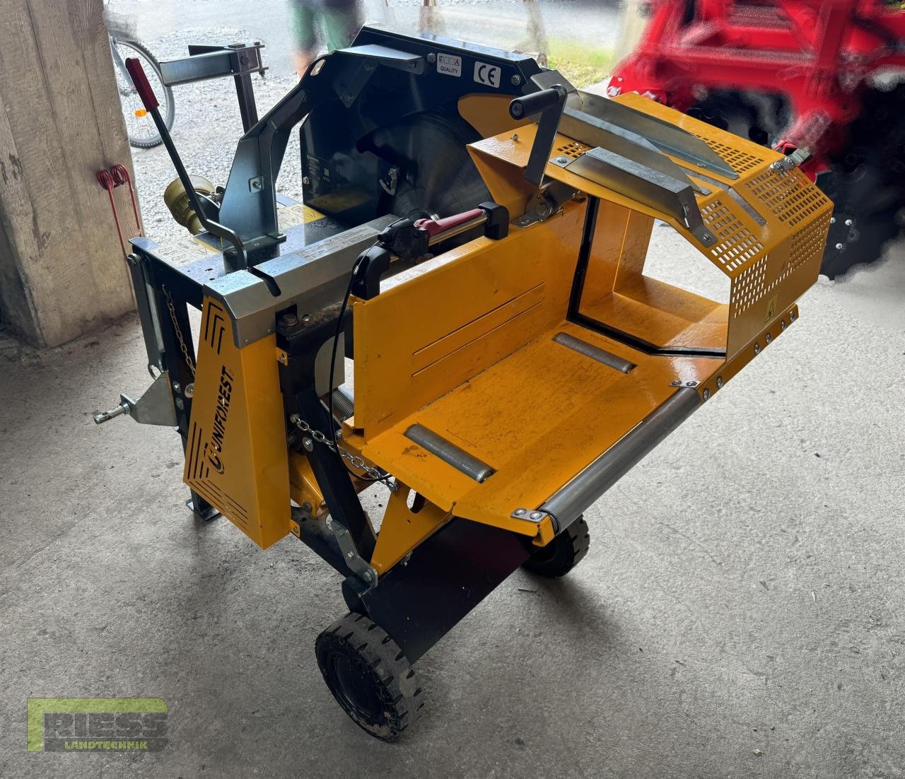 Kreissäge & Wippsäge Türe ait Sonstige UNIFOREST WKA 700 CD, Gebrauchtmaschine içinde Homberg/Ohm - Maulbach (resim 5)