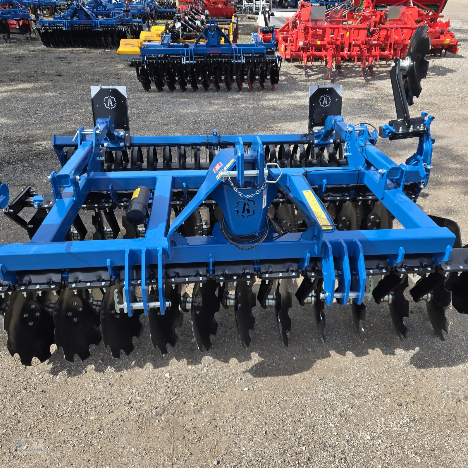 Kurzscheibenegge Türe ait Agripol Scheibenegge TITANUM 300 T Modell 2025 NEW - LINE, Neumaschine içinde Frontenhausen (resim 7)