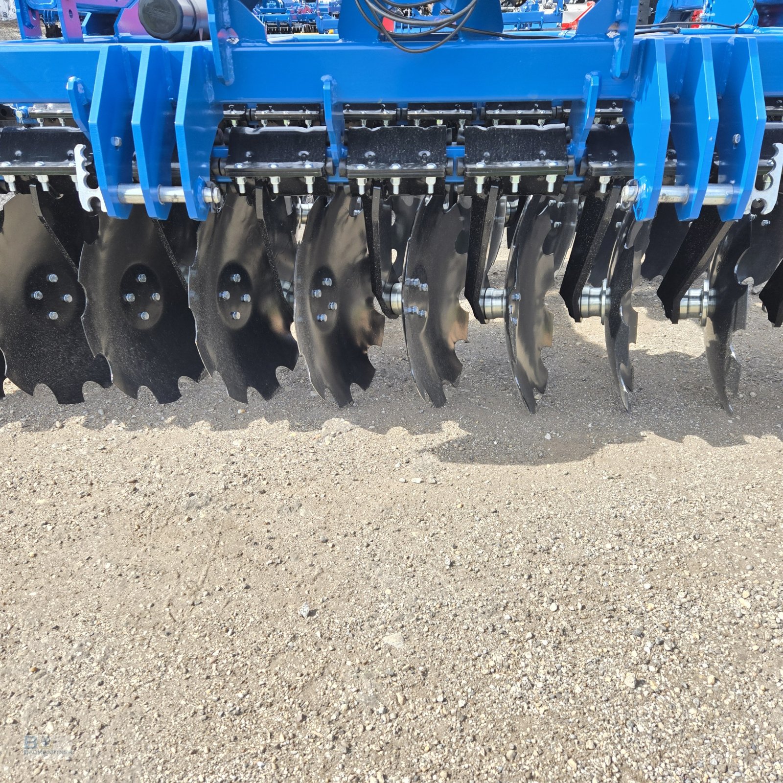 Kurzscheibenegge Türe ait Agripol Scheibenegge TITANUM 300 T Modell 2025 NEW - LINE, Neumaschine içinde Frontenhausen (resim 10)