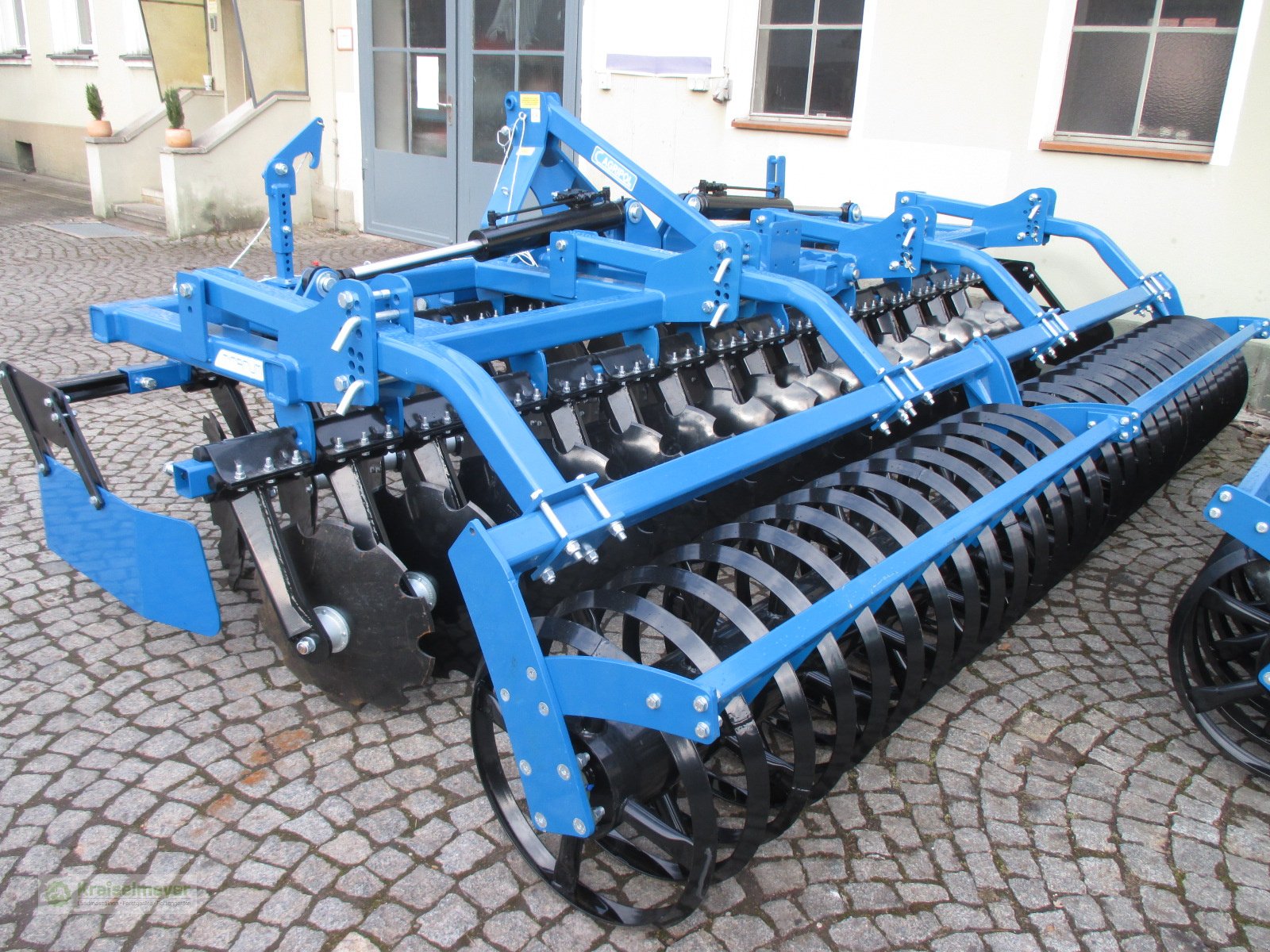 Kurzscheibenegge del tipo Agripol Titanum 400 hydr.klappbar m. Dachringwalze, Neumaschine In Feuchtwangen (Immagine 2)