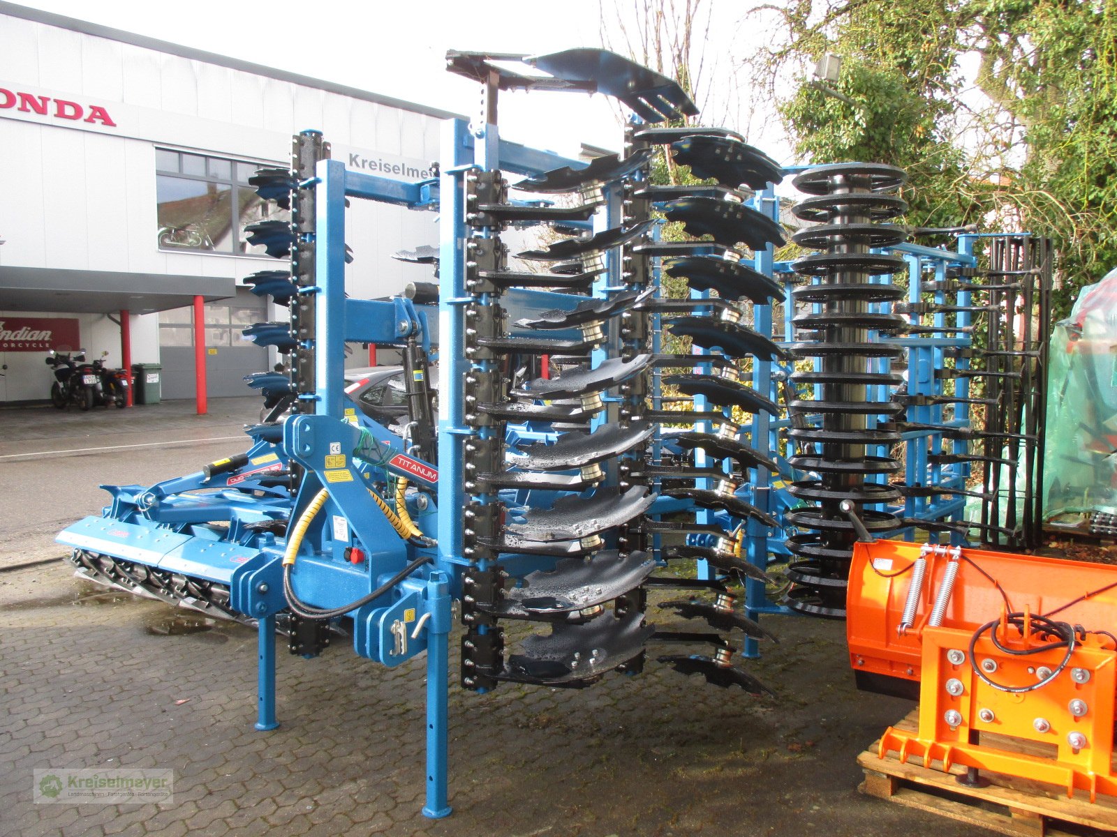 Kurzscheibenegge του τύπου Agripol Titanum 450 mit Dachringwalze hydr.klappbar, Neumaschine σε Feuchtwangen (Φωτογραφία 1)