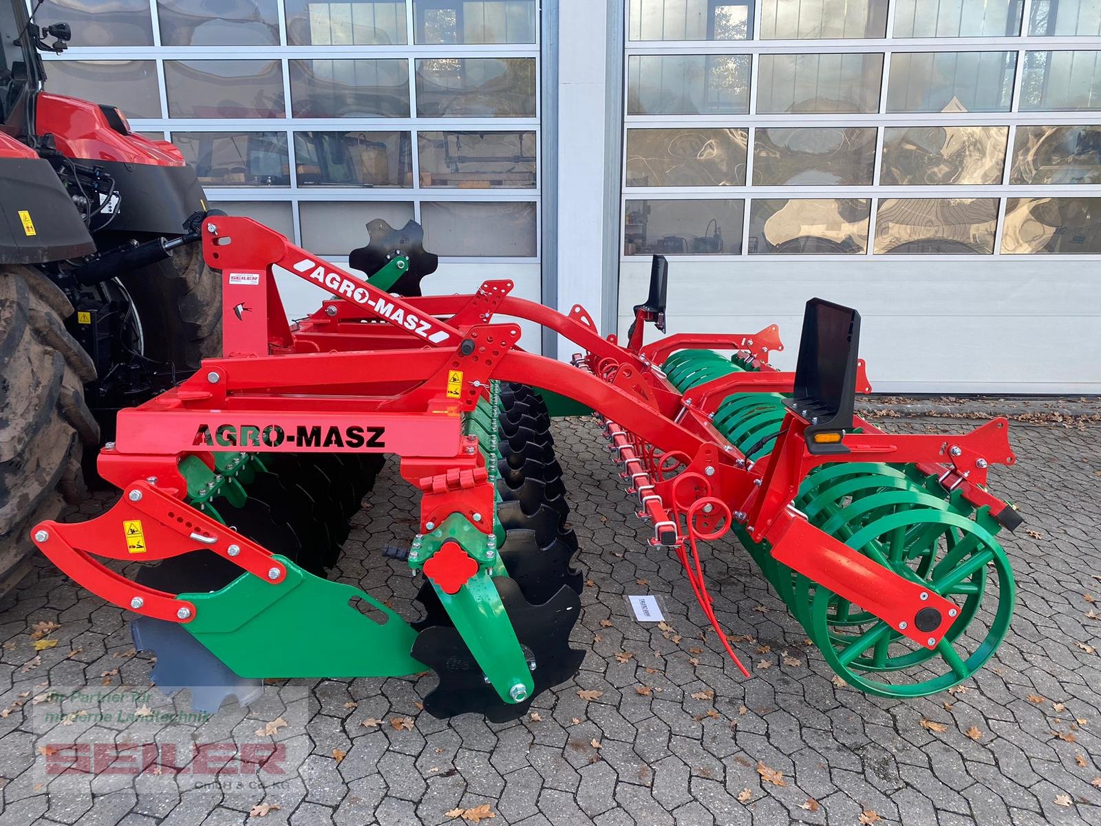 Kurzscheibenegge des Typs Agro-Masz BT 30 + Dachringwalze 600 mm, Neumaschine in Ansbach (Bild 1)