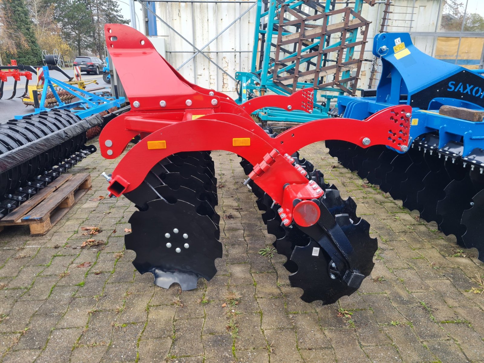 Kurzscheibenegge des Typs BM Maschinenbau Kurzscheibenegge rot zum Sonderpreis mit o. ohne Walze, Neumaschine in Sendenhorst (Bild 1)