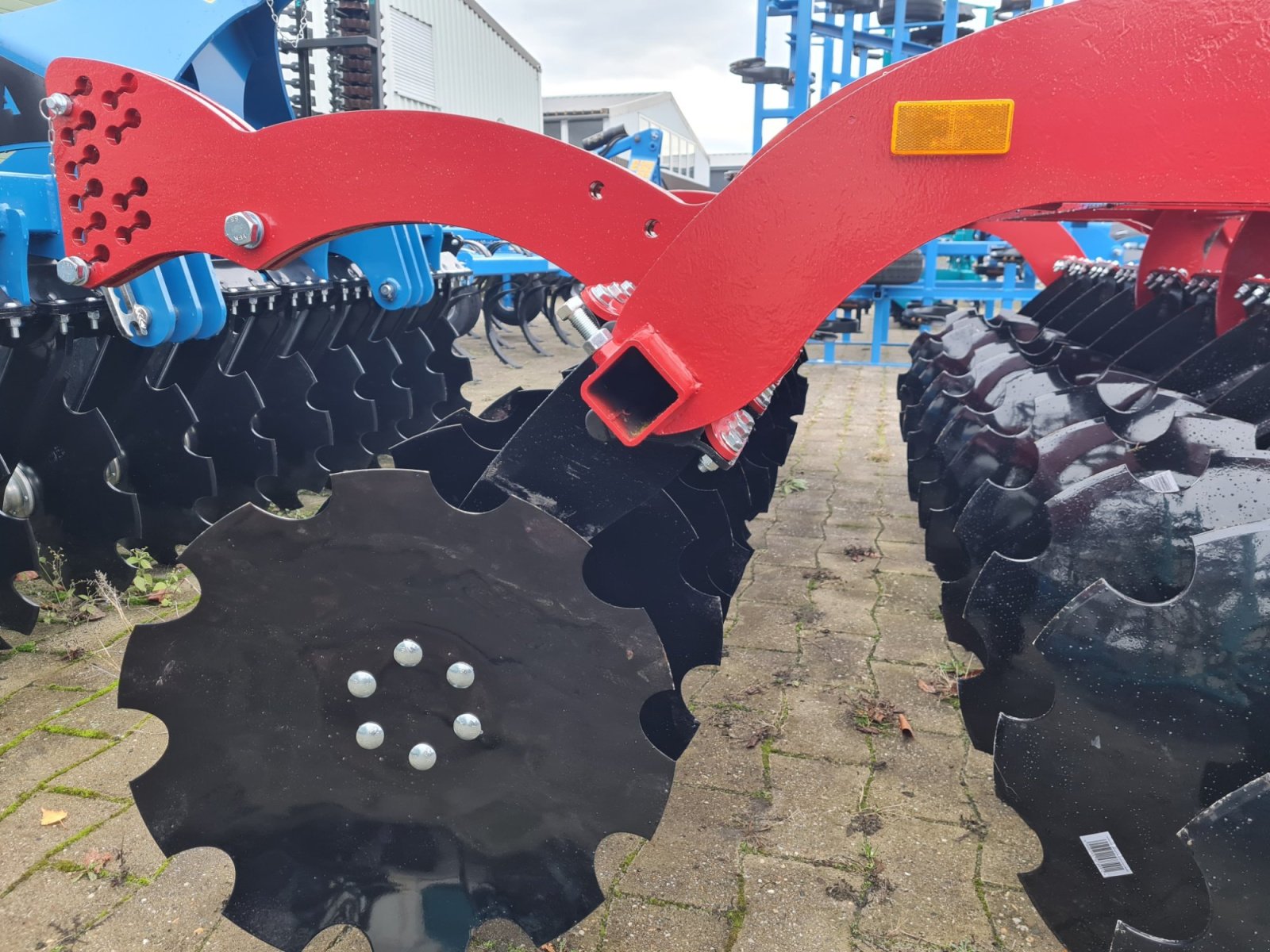 Kurzscheibenegge des Typs BM Maschinenbau Kurzscheibenegge rot zum Sonderpreis mit o. ohne Walze, Neumaschine in Sendenhorst (Bild 2)