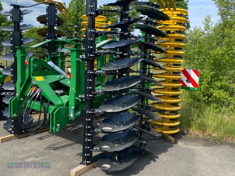 Kurzscheibenegge van het type Kerner Helix 450 H, Lagermaschine zum Sonderpreis, Neumaschine in Buchdorf