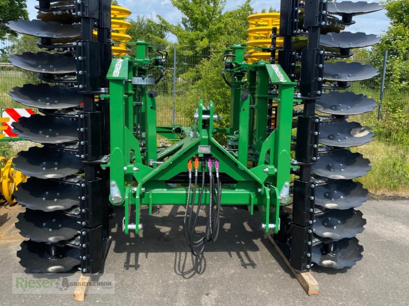 Kurzscheibenegge des Typs Kerner Helix H 450, Frühbezug 8 % Sonderrabatt, Neumaschine in Nördlingen