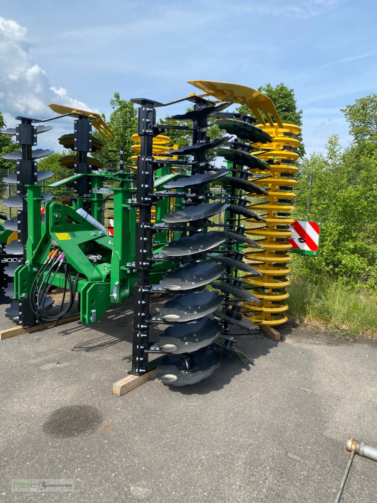 Kurzscheibenegge des Typs Kerner Helix H 450, Frühbezug 8 % Sonderrabatt, Neumaschine in Nördlingen (Bild 5)