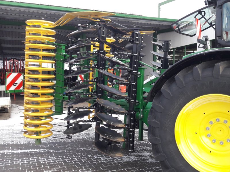 Kurzscheibenegge van het type Kerner Helix H 450, Neumaschine in Aislingen (Foto 1)