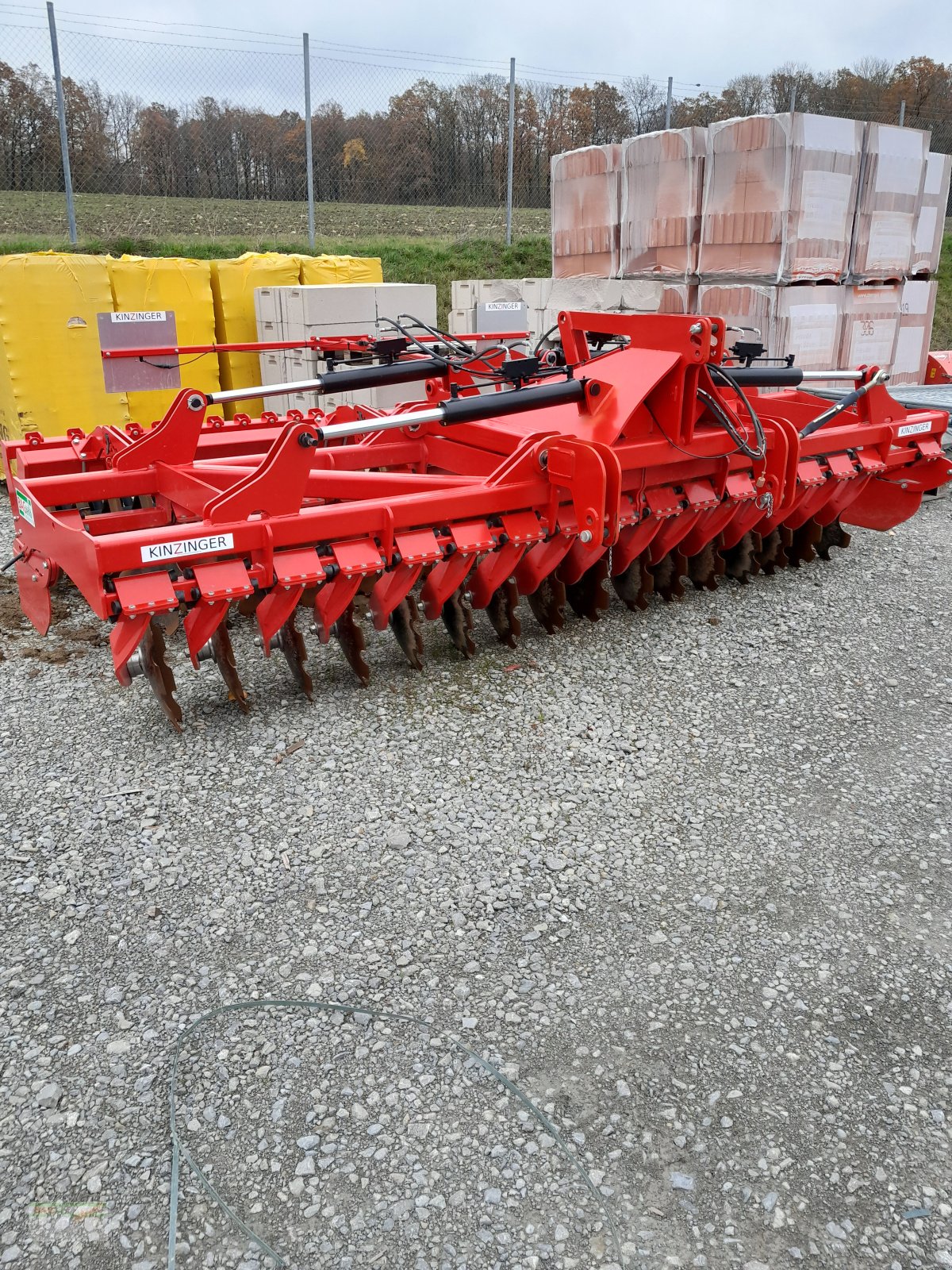 Kurzscheibenegge des Typs Kinzinger Milan, Neumaschine in Ingelfingen-Stachenhausen (Bild 2)