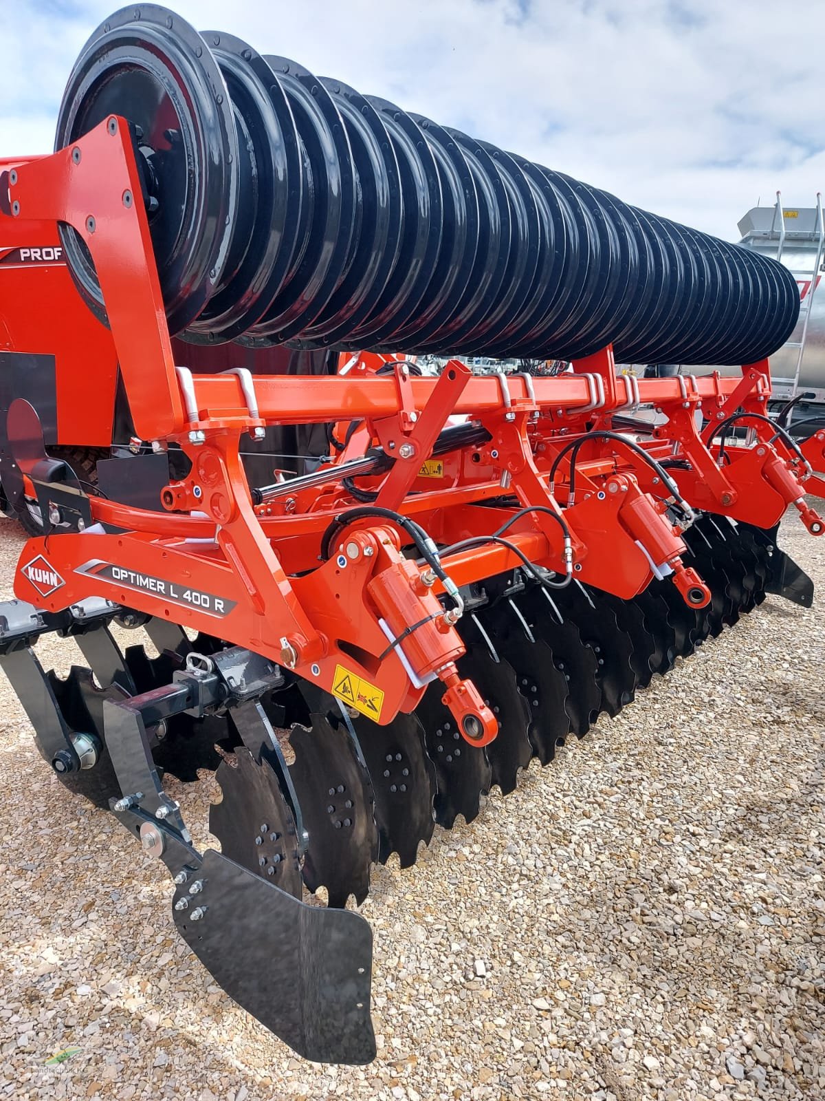 Kurzscheibenegge des Typs Kuhn Optimer L400R, Neumaschine in Pegnitz-Bronn (Bild 3)