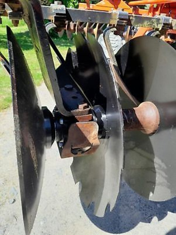 Kurzscheibenegge des Typs Kuhn XM32, Gebrauchtmaschine in PEYROLE (Bild 2)