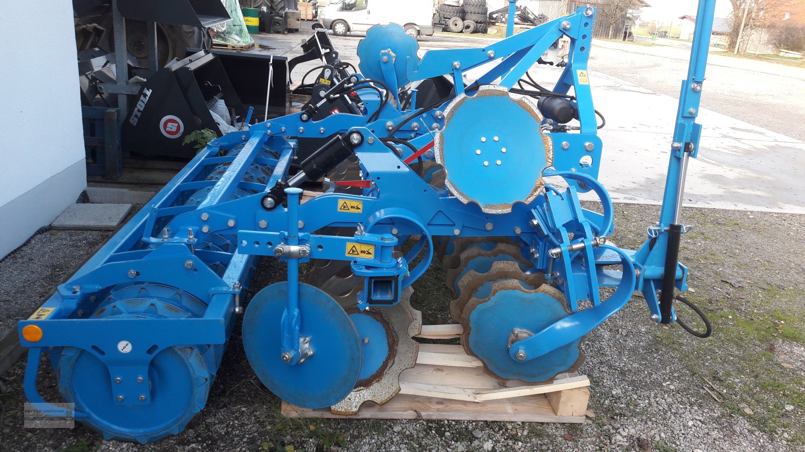 Kurzscheibenegge des Typs Lemken Heliodor 9/300, Neumaschine in Langerringen (Bild 1)