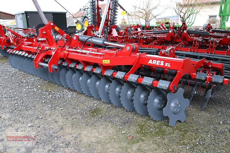 Kurzscheibenegge Türe ait Unia Ares XLH 6 Kurzscheibenegge Rohrstabwalze, Neumaschine içinde Ostheim/Rhön (resim 1)