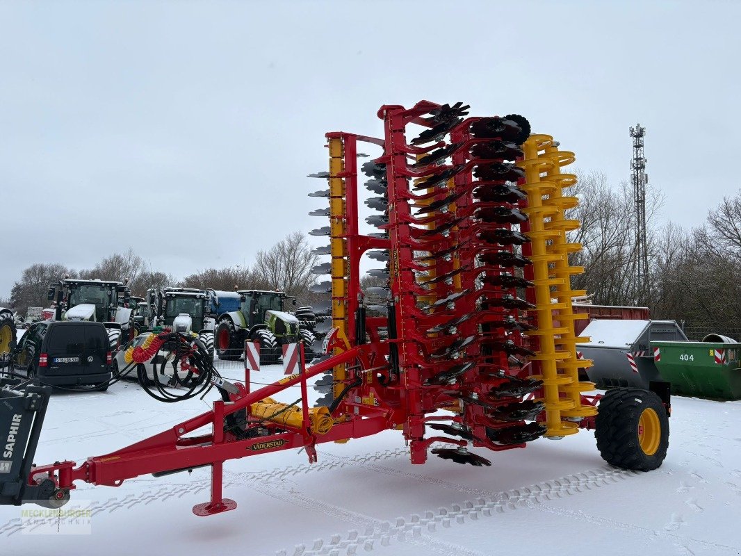 Kurzscheibenegge of the type Väderstad Carrier XL 725, Neumaschine in Mühlengeez (Picture 1)