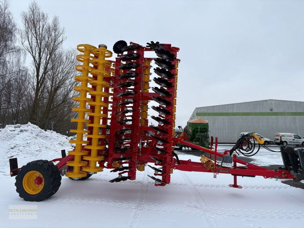 Kurzscheibenegge of the type Väderstad Carrier XL 725, Neumaschine in Mühlengeez (Picture 5)