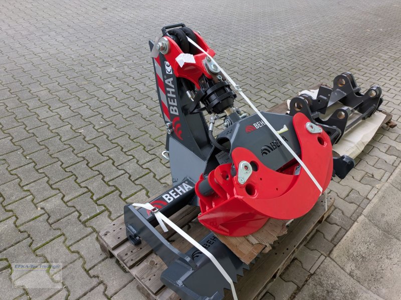 Ladekrane & Rückezange des Typs BEHA Frontladergreifer FLG 1-022/3, Neumaschine in Obing