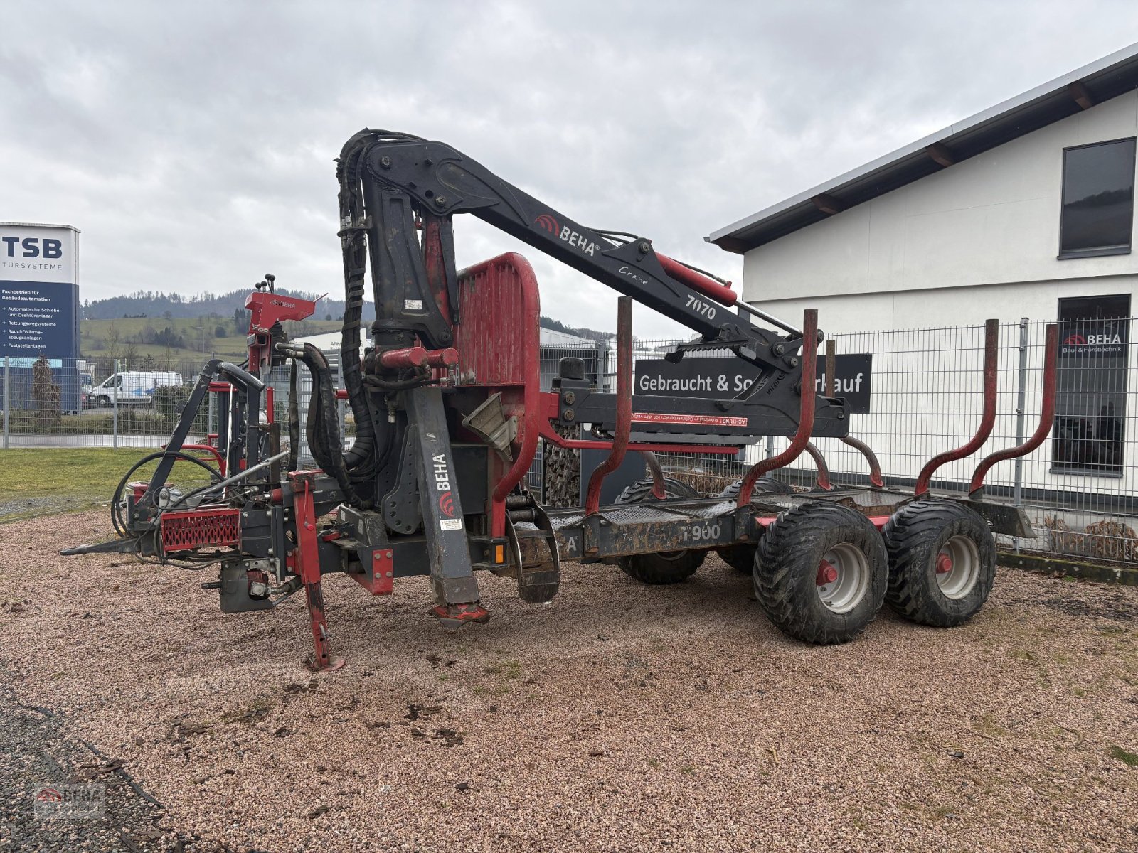 Ladekrane & Rückezange des Typs BEHA Gebr. Rückewagen T900 mit 7070 Kran, Eigene Ölversorgung, 2-Rad Auflauf u. 2-Rad Ölbremse, Gebrauchtmaschine in Steinach (Bild 1)