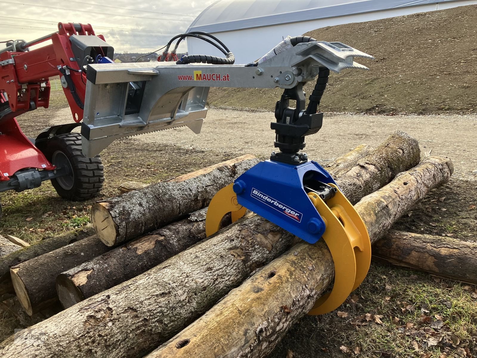 Ladekrane & Rückezange des Typs Binderberger Holzzange für Hoftrac und Frontlader, Neumaschine in Burgkirchen (Bild 9)