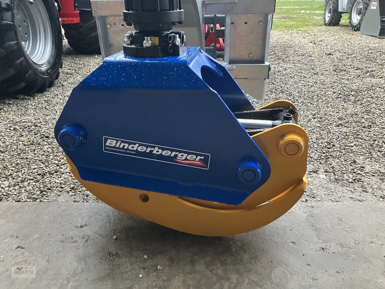 Ladekrane & Rückezange des Typs Binderberger Holzzange für Hoftrac und Frontlader, Neumaschine in Burgkirchen (Bild 2)