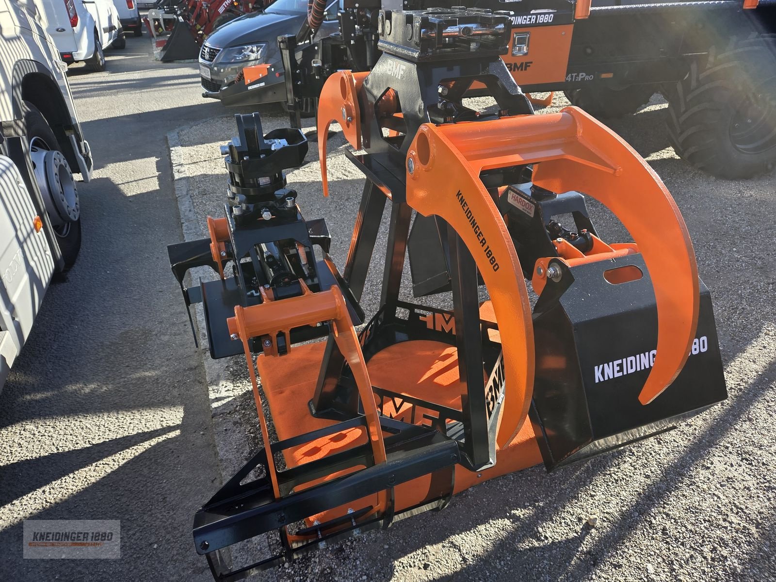 Ladekrane & Rückezange des Typs BMF Diverse Zangenaufsätze, Neumaschine in Altenfelden (Bild 1)