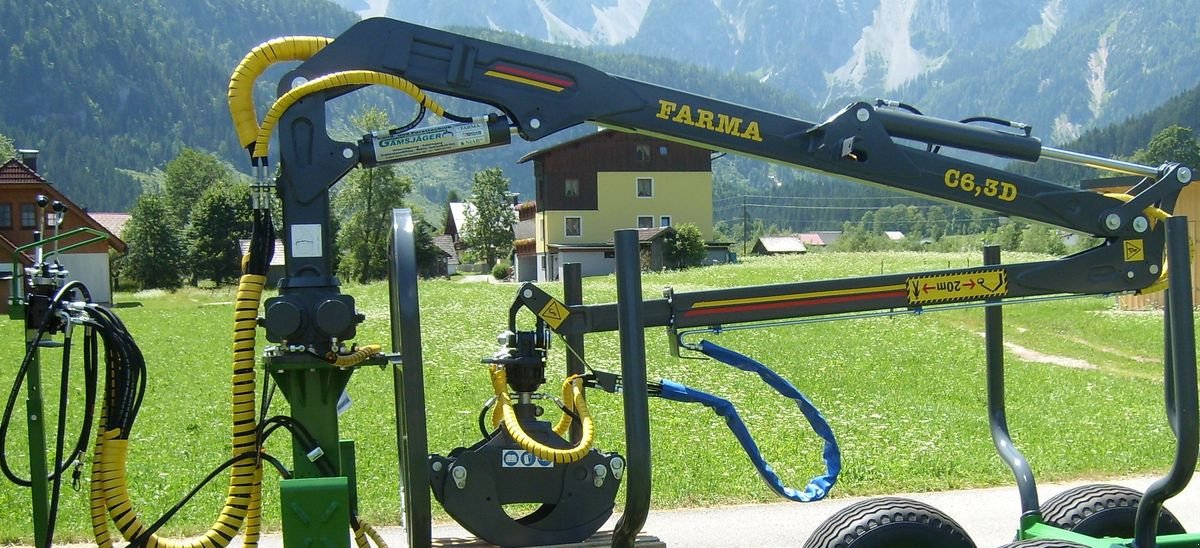 Ladekrane & Rückezange des Typs Farma C 6,3 D, Neumaschine in Gosau am Dachstein (Bild 4)