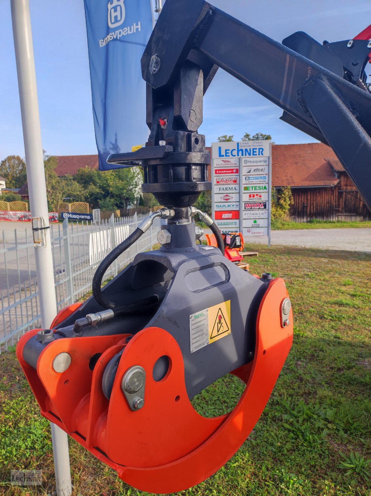 Ladekrane & Rückezange des Typs Farma Frontladerverladezange Rückezange Hydraulisch Frontanbau mit FARMA Greifer 016 GII, Neumaschine in Bad Abbach-Dünzling (Bild 4)