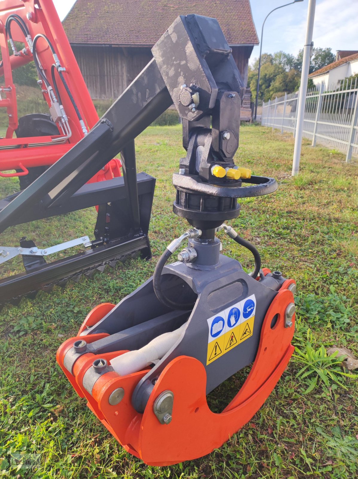 Ladekrane & Rückezange des Typs Farma Frontladerverladezange Rückezange Hydraulisch Frontanbau mit FARMA Greifer 016 GII, Neumaschine in Bad Abbach-Dünzling (Bild 5)