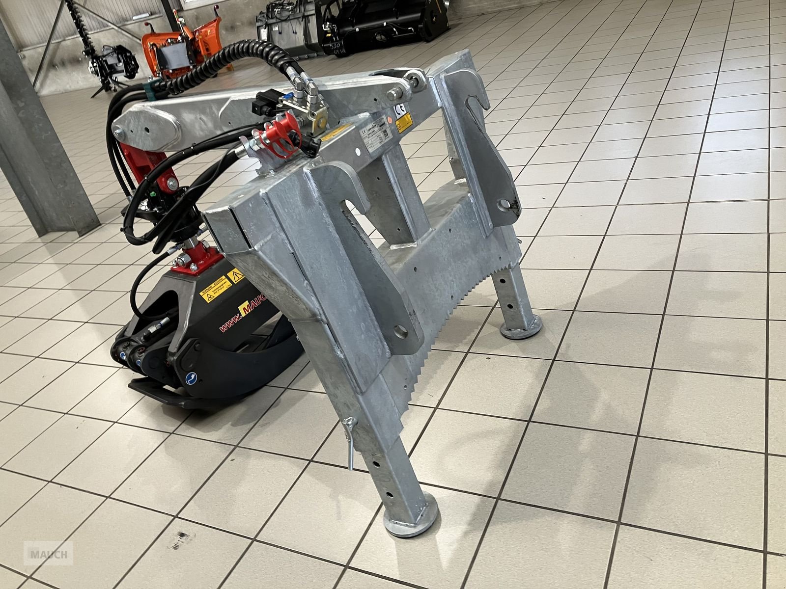 Ladekrane & Rückezange of the type Fliegl Holzzange 1850mm, Neumaschine in Burgkirchen (Picture 7)