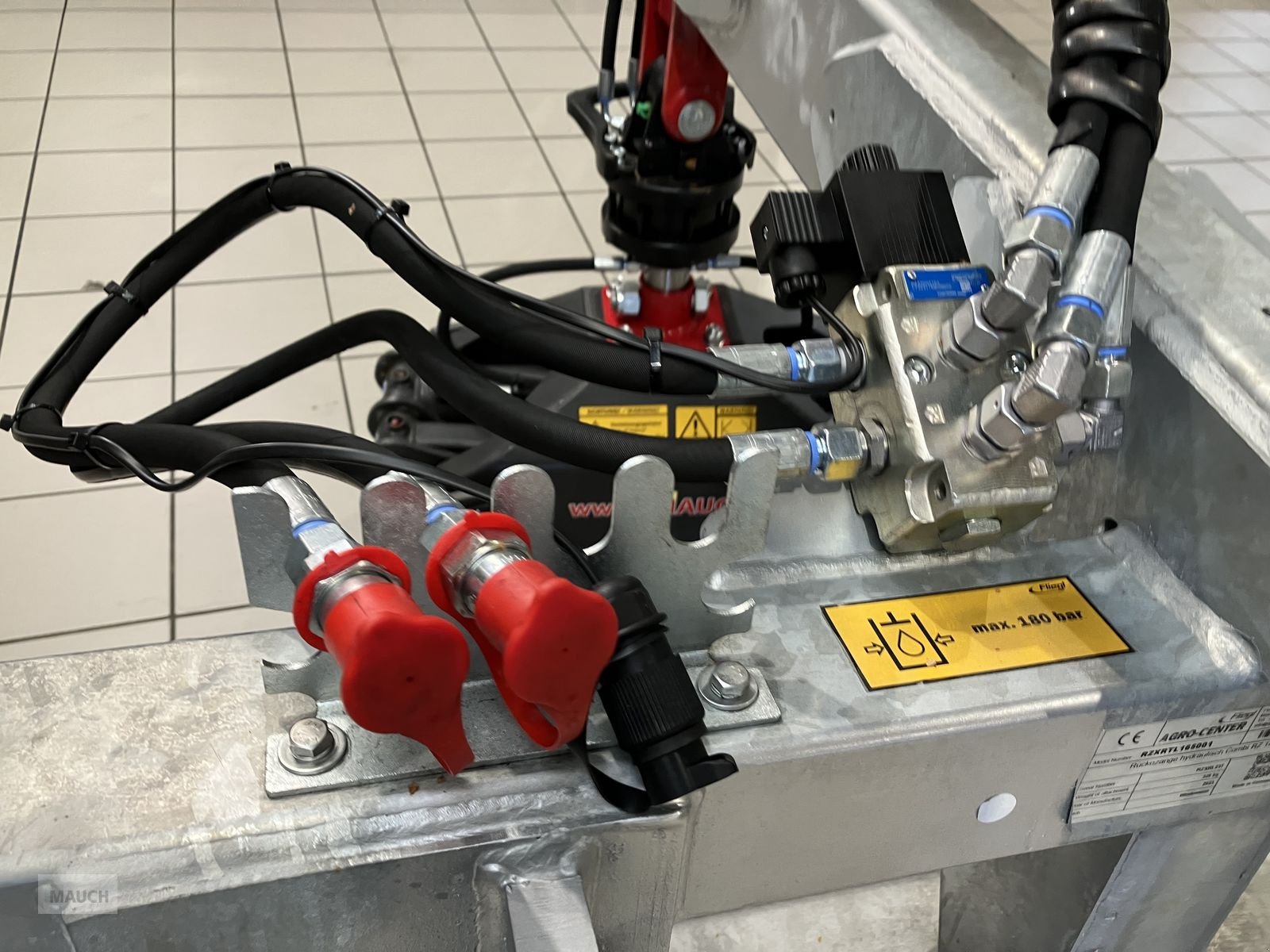 Ladekrane & Rückezange of the type Fliegl Holzzange 1850mm, Neumaschine in Burgkirchen (Picture 8)