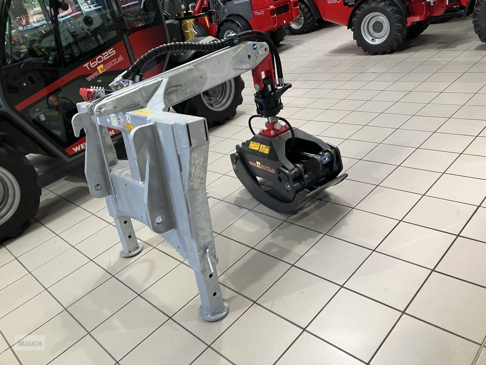 Ladekrane & Rückezange of the type Fliegl Holzzange 1850mm, Neumaschine in Burgkirchen (Picture 4)