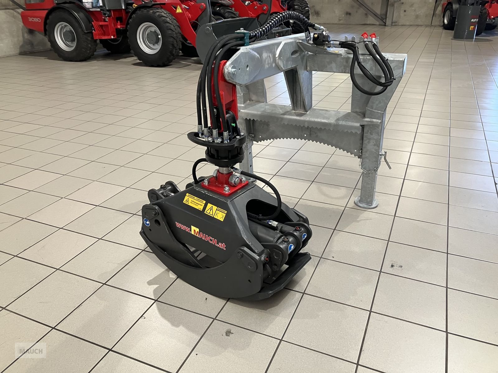 Ladekrane & Rückezange of the type Fliegl Holzzange 1850mm, Neumaschine in Burgkirchen (Picture 2)