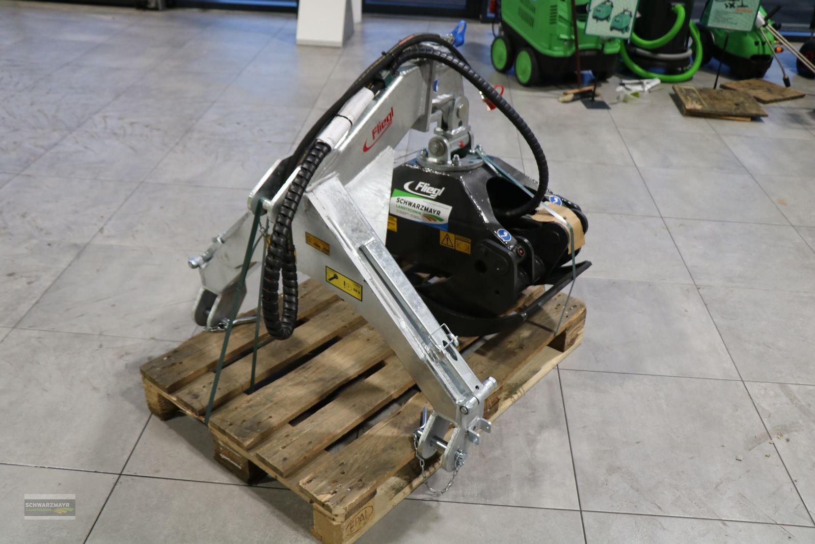 Ladekrane & Rückezange of the type Fliegl Rückezange 1850, Neumaschine in Gampern (Picture 2)