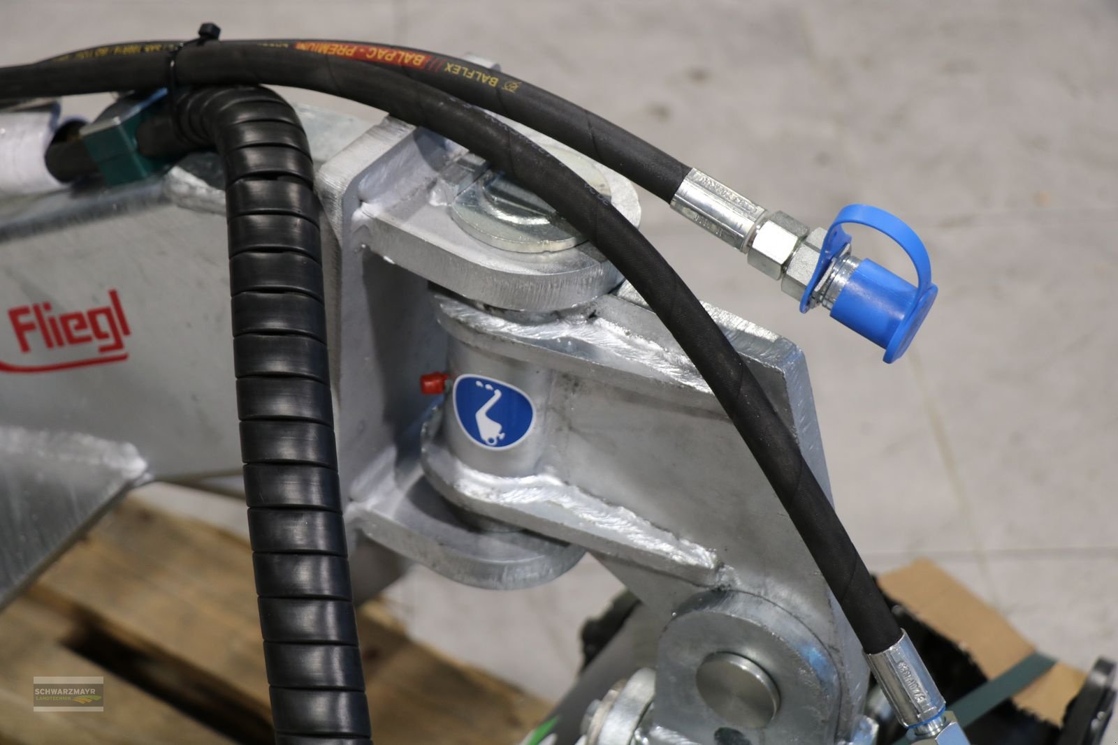 Ladekrane & Rückezange of the type Fliegl Rückezange 1850, Neumaschine in Gampern (Picture 8)