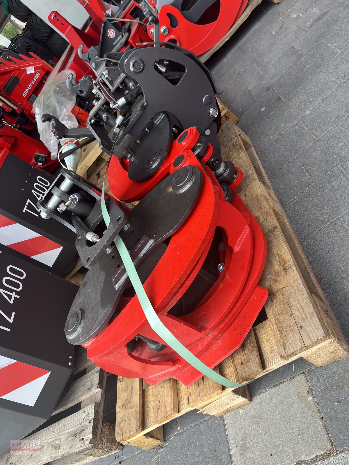 Ladekrane & Rückezange des Typs Krpan Energieholzaggregat KS 200, Neumaschine in Geiersthal (Bild 1)