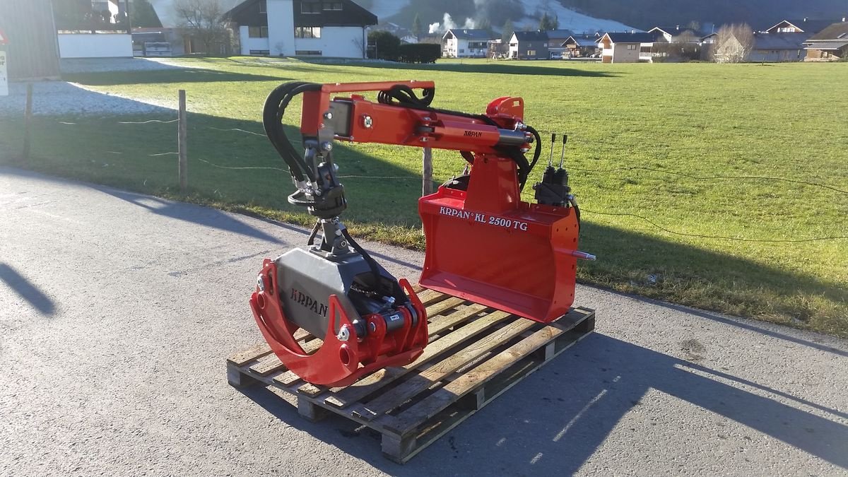 Ladekrane & Rückezange des Typs Krpan KL 2500 TG, Neumaschine in Bezau (Bild 4)