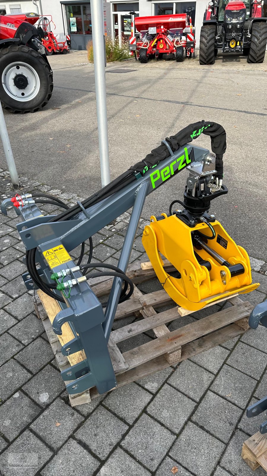 Ladekrane & Rückezange des Typs Perzl HVZ 150, Neumaschine in Wolnzach (Bild 1)