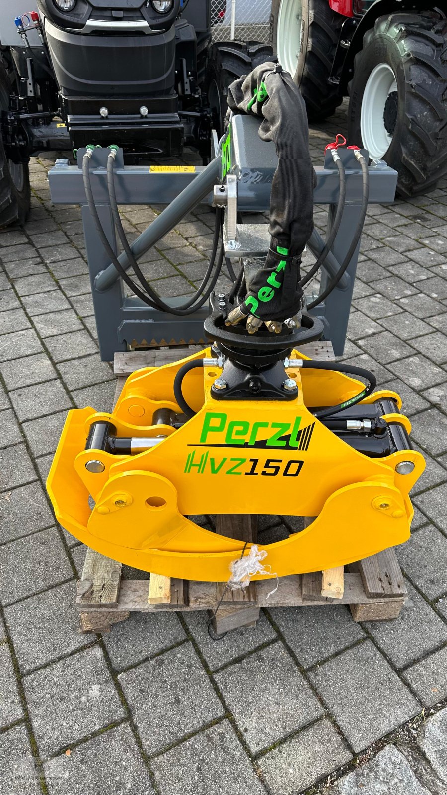 Ladekrane & Rückezange des Typs Perzl HVZ 150, Neumaschine in Wolnzach (Bild 2)