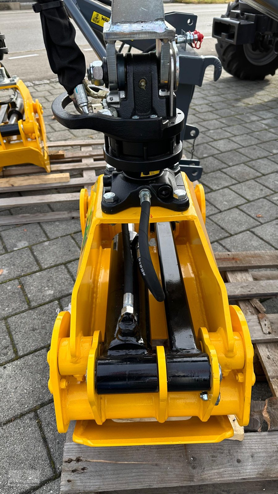 Ladekrane & Rückezange des Typs Perzl HVZ 150, Neumaschine in Wolnzach (Bild 4)