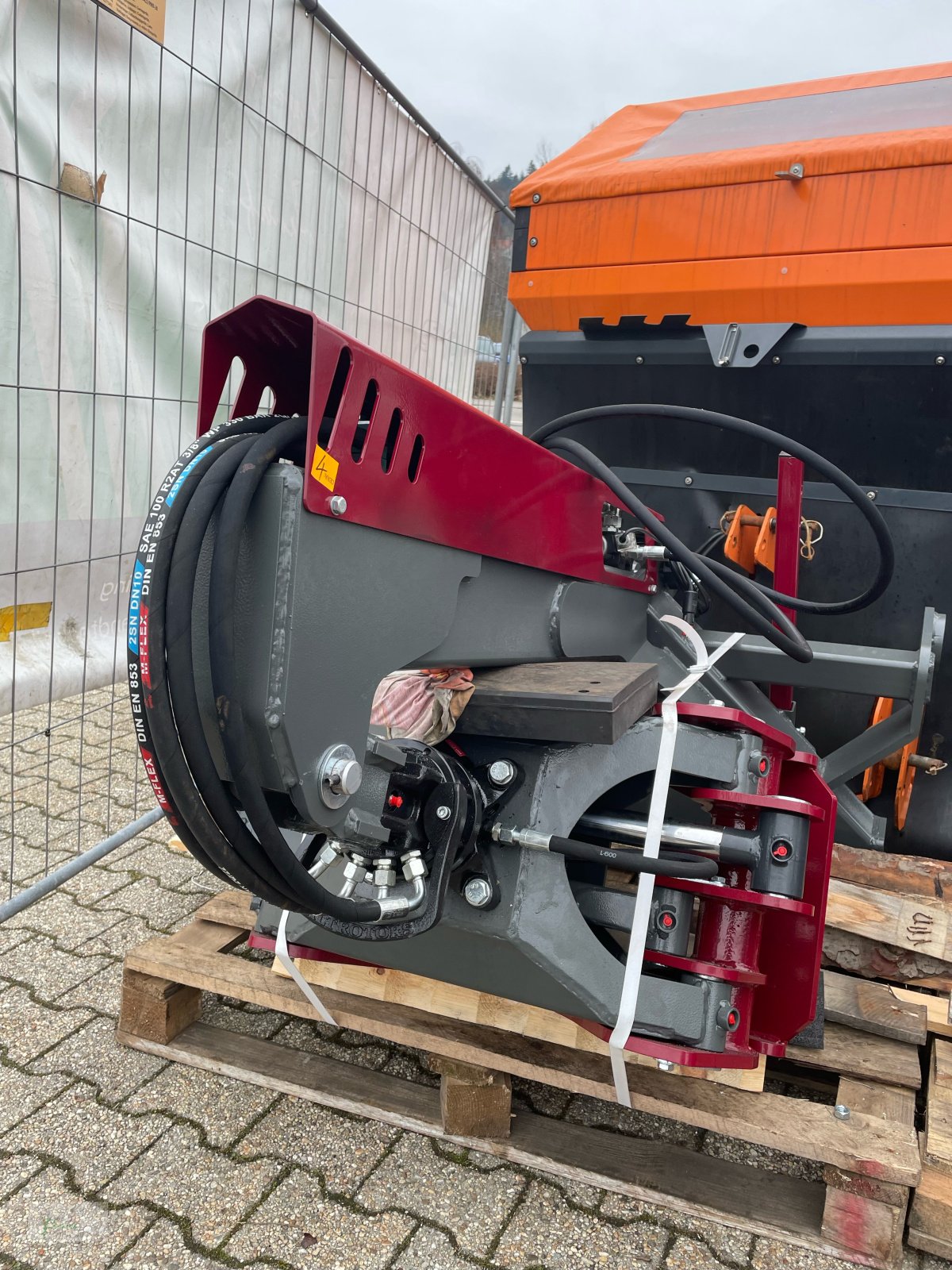 Ladekrane & Rückezange des Typs PreissTec Rückezange hydr. mit Rotator 4t, Neumaschine in Bad Kötzting (Bild 1)