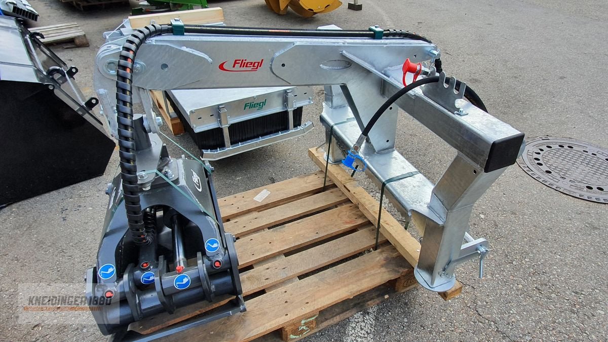 Ladekrane & Rückezange of the type Sonstige Fliegl Rückezange, Neumaschine in Altenfelden (Picture 1)
